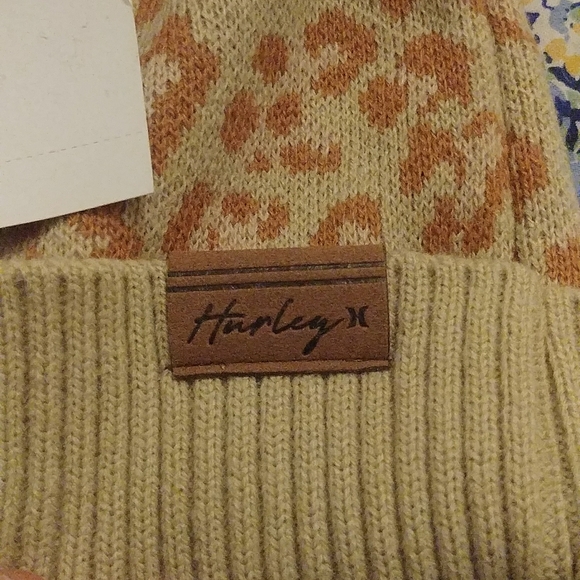 Hurley Vermont Pom Beanie - Picture 3 of 5